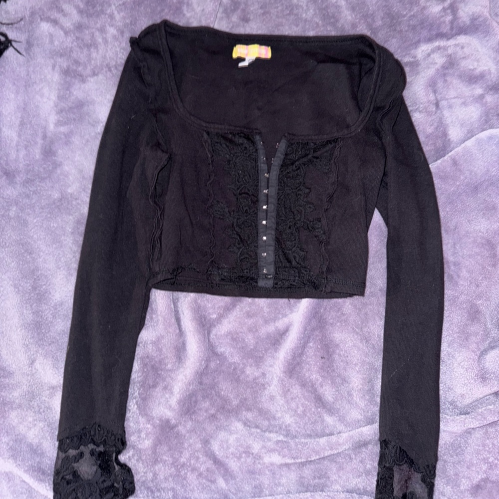 Black long sleeve crop top